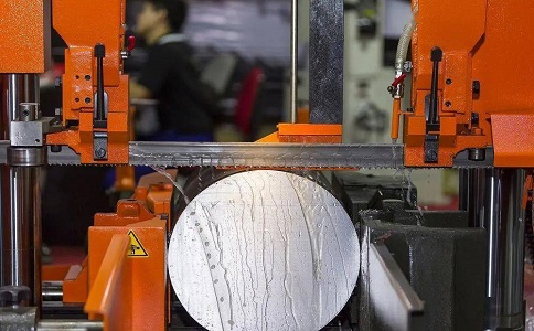 黄江镇立式金属带锯床切削出现跑带故障解决方法！